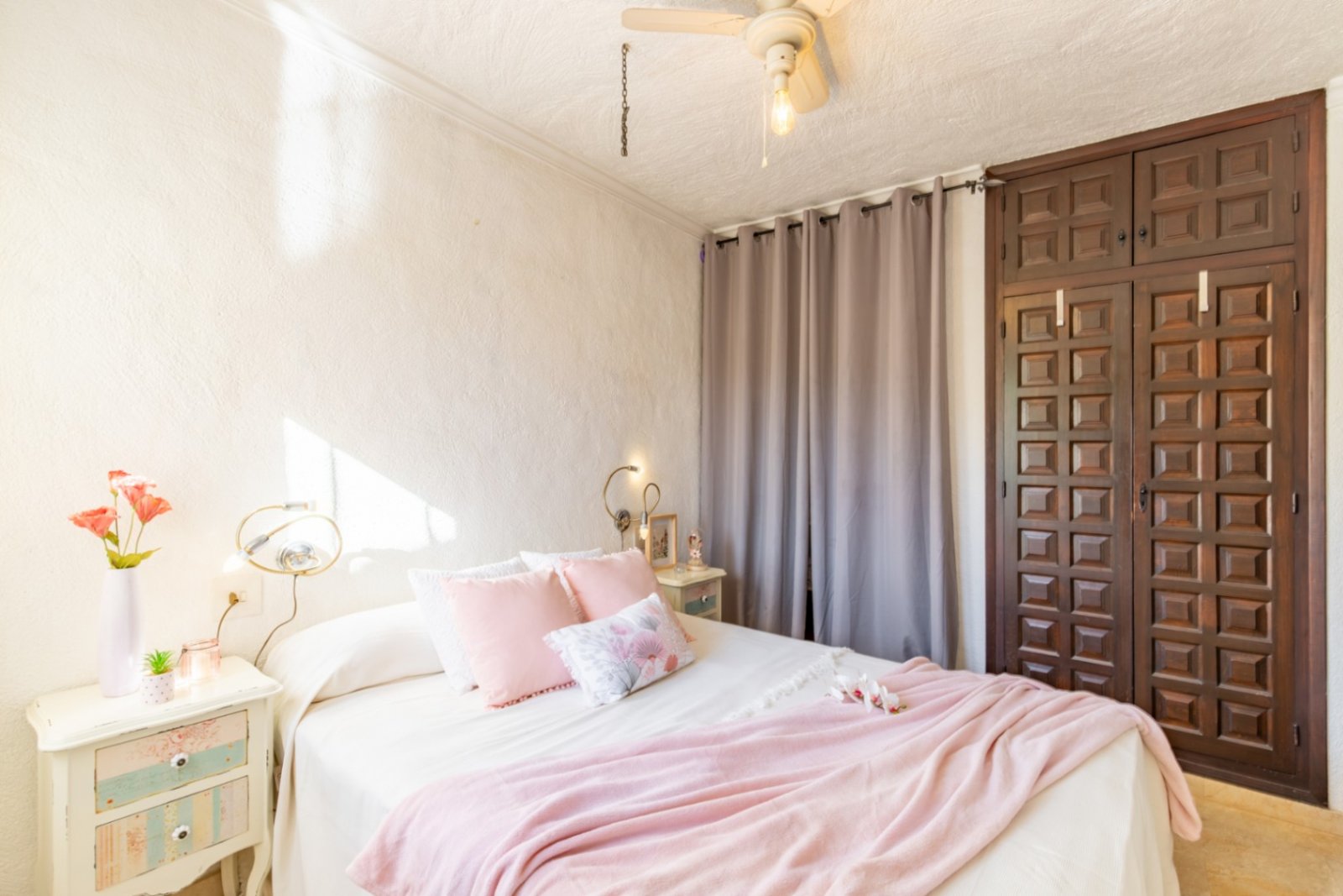 Villa avec 4 chambres, appartement séparé pour les invités et grande piscine privée