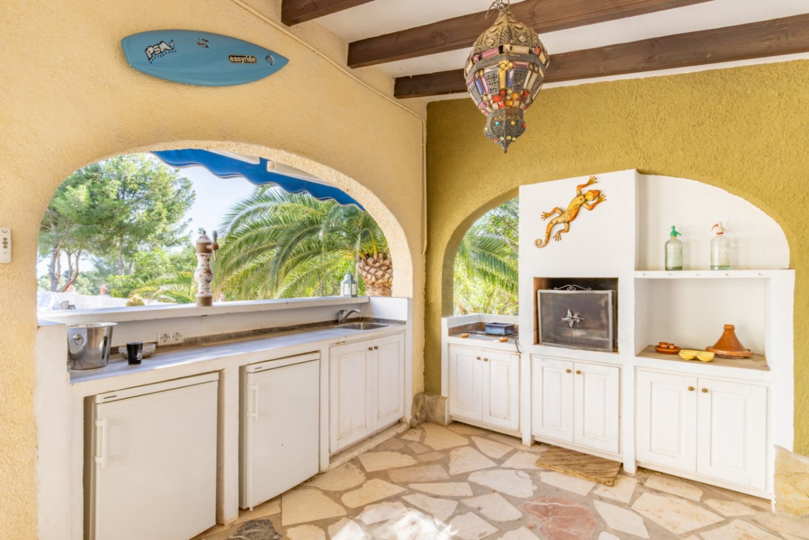 Villa avec 4 chambres, appartement séparé pour les invités et grande piscine privée