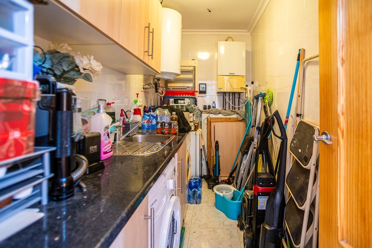 Wunderschöne Villa mit 6 Schlafzimmern, 6 Bädern, Dachterrasse, Alarmanlage und Privatpool