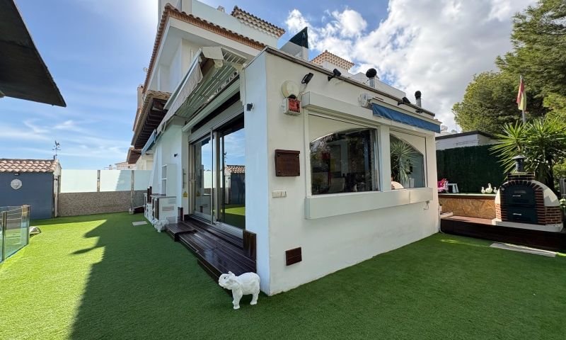 Maison indépendante de style rustique-moderne avec piscine privée, jacuzzi et cave