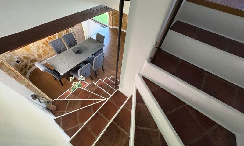 Maison indépendante de style rustique-moderne avec piscine privée, jacuzzi et cave