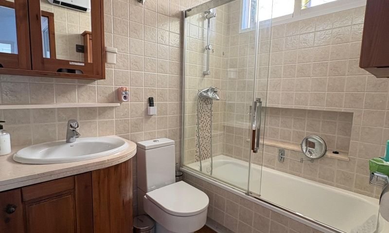 Maison indépendante de style rustique-moderne avec piscine privée, jacuzzi et cave