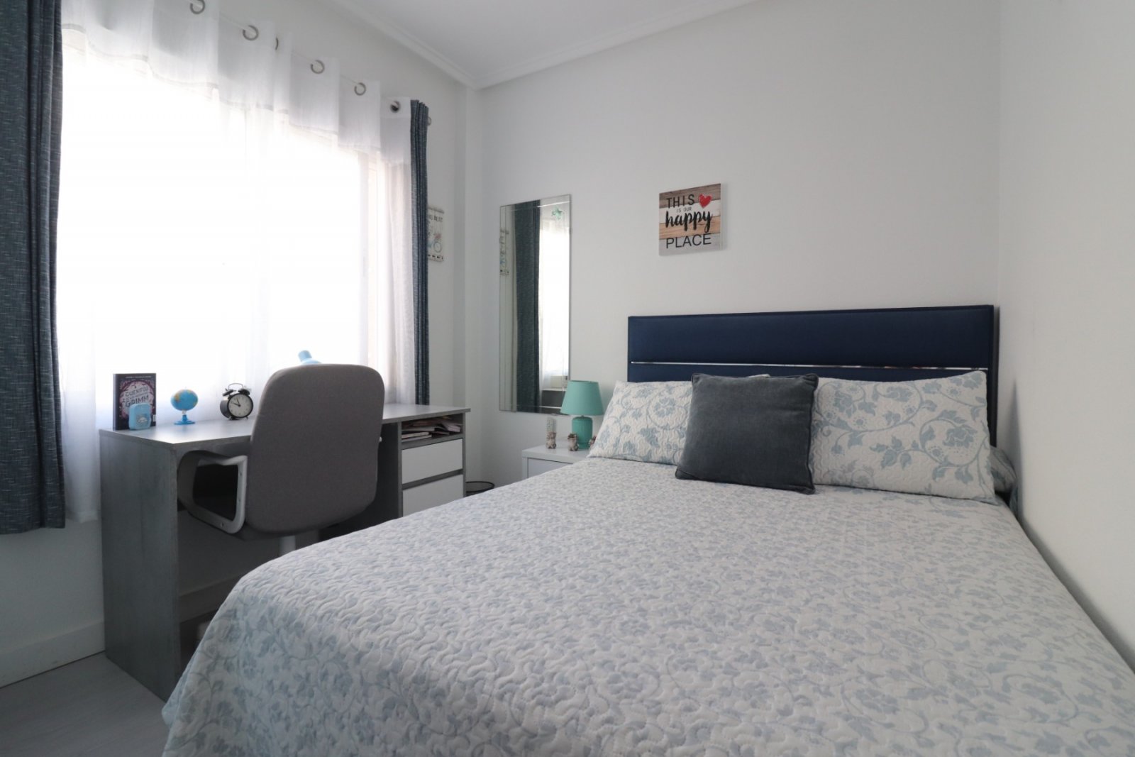 Villa avec 3 chambres, 2 salles de bains, terrasse sur le toit, place de parking et piscine commune