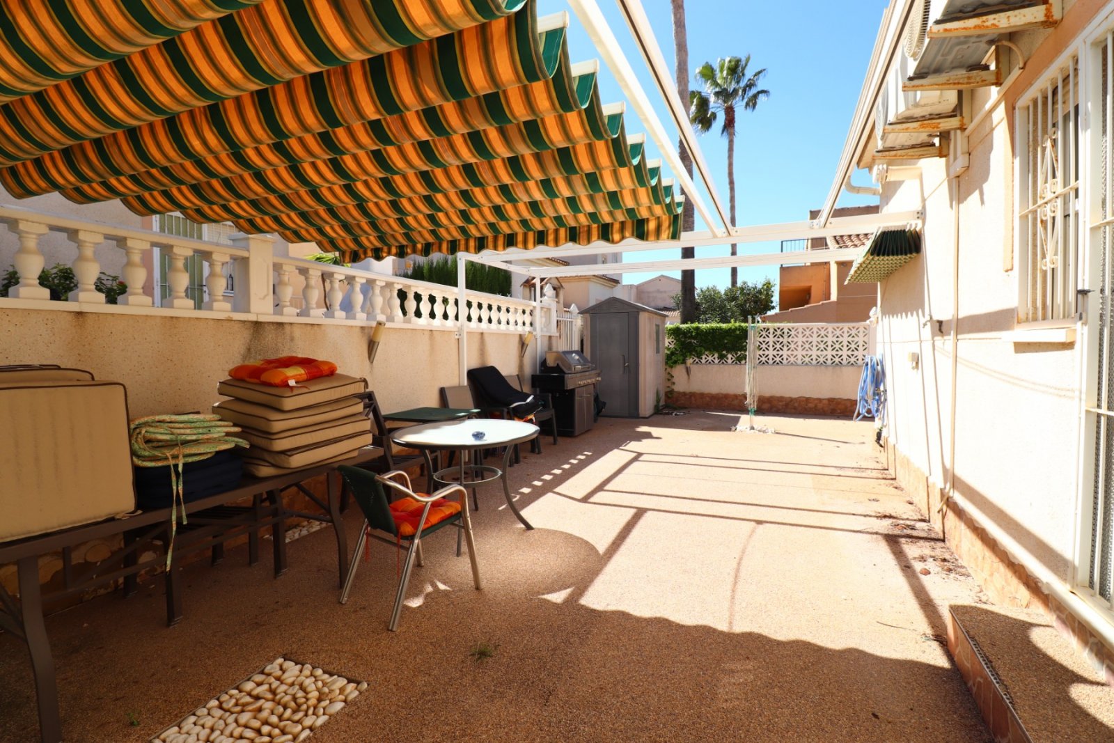 Villa avec 2 chambres, 2 salles de bains, un garage, une terrasse sur le toit et une place de parking à Atalaya Park