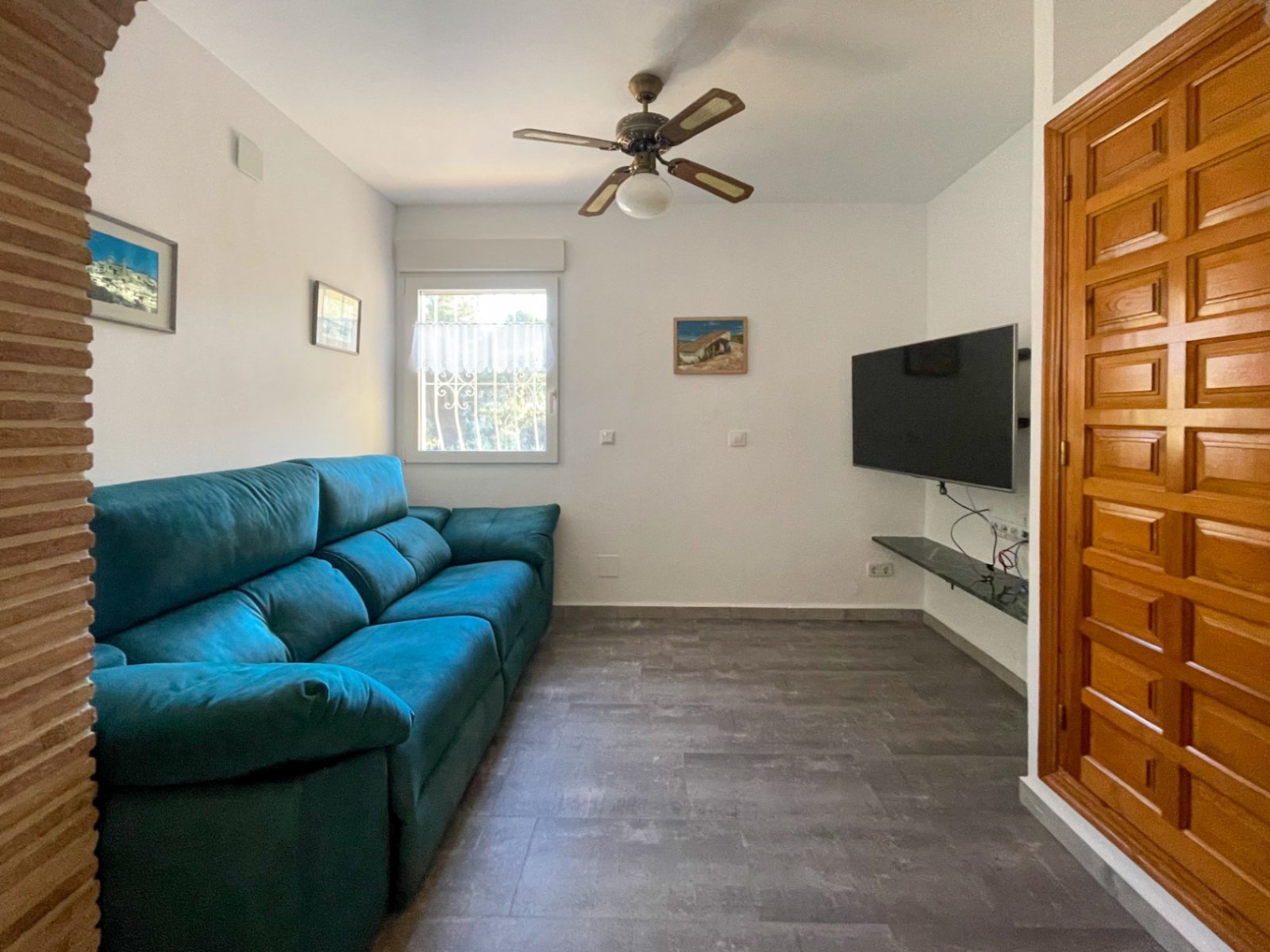 Spacieuse villa avec 5 chambres, 3 salles de bains, WC invités et piscine privée