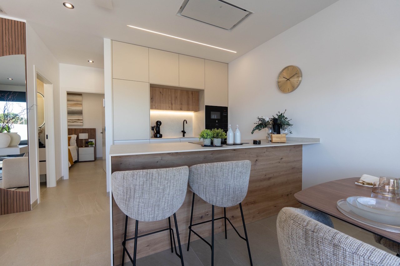 Villas avec 3 chambres, 3 salles de bains, climatisation pré-installée, cuisines équipées avec produits blancs, parking privé et piscine privée