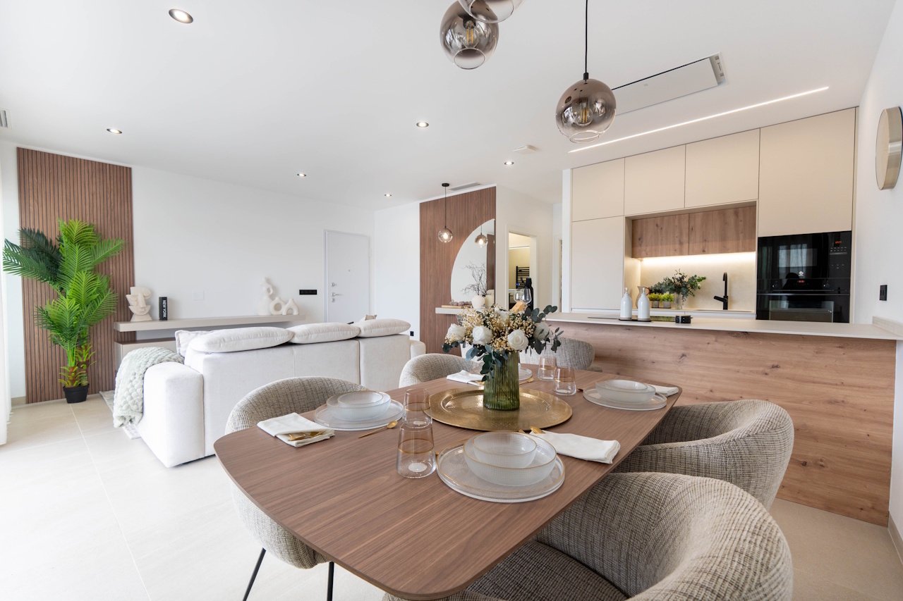 Villas avec 3 chambres, 3 salles de bains, climatisation pré-installée, cuisines équipées avec produits blancs, parking privé et piscine privée