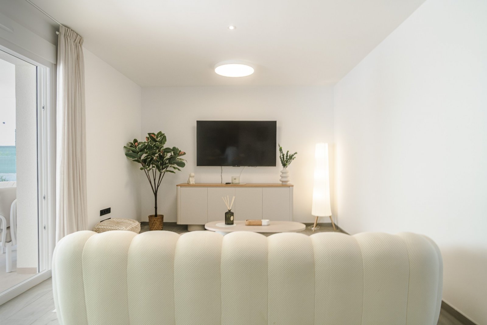 Appartement de luxe au rez-de-chaussée avec 3 chambres, 2 salles de bains, parking souterrain et piscine commune à La Finca Golf Resort