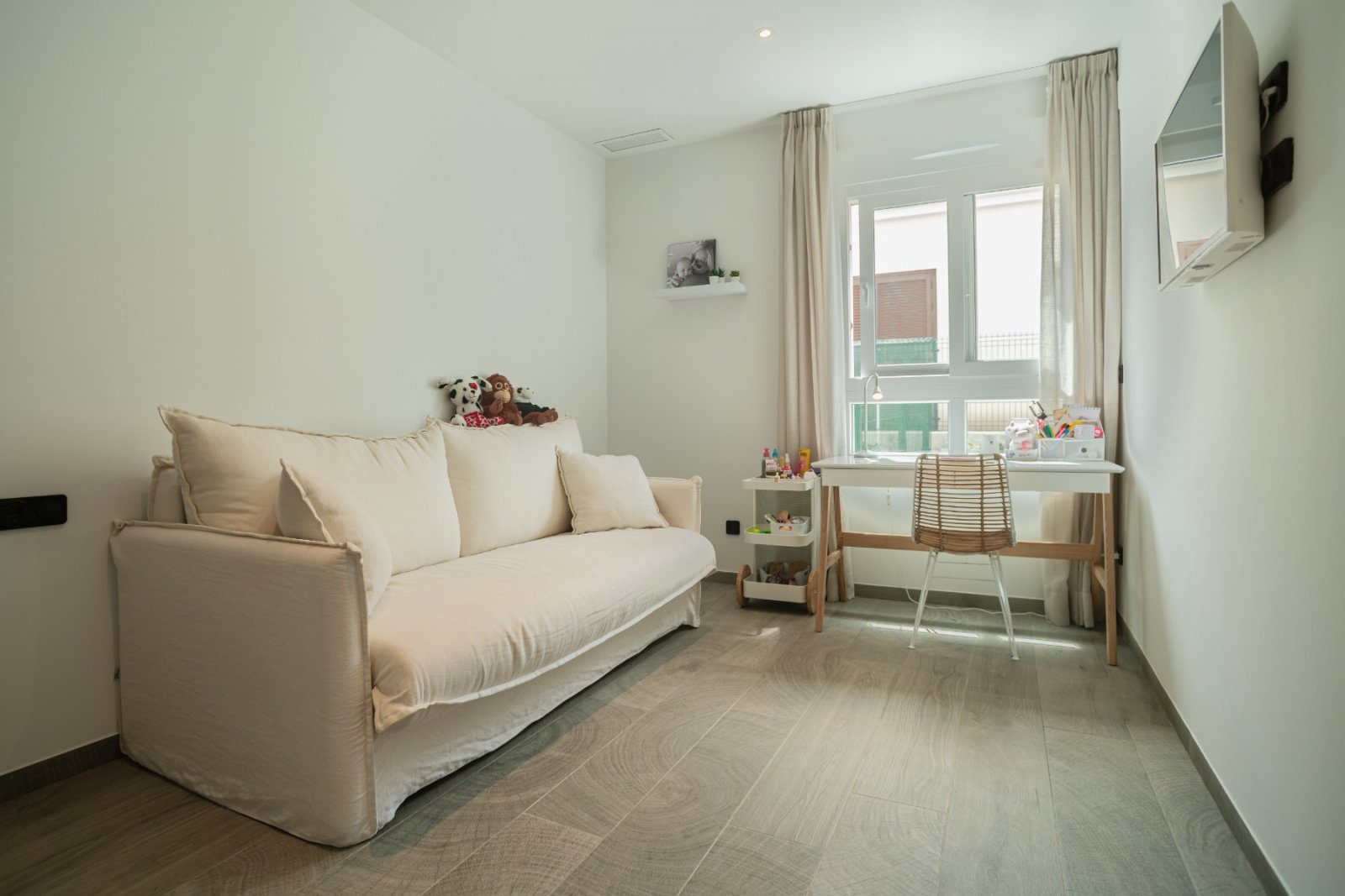 Appartement de luxe au rez-de-chaussée avec 3 chambres, 2 salles de bains, parking souterrain et piscine commune à La Finca Golf Resort