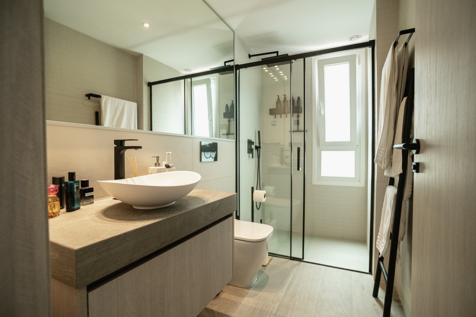 Appartement de luxe au rez-de-chaussée avec 3 chambres, 2 salles de bains, parking souterrain et piscine commune à La Finca Golf Resort