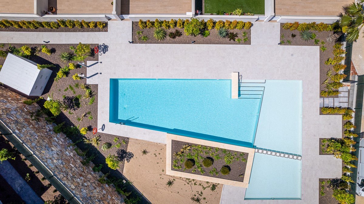 Appartement de luxe au rez-de-chaussée avec 3 chambres, 2 salles de bains, parking souterrain et piscine commune à La Finca Golf Resort