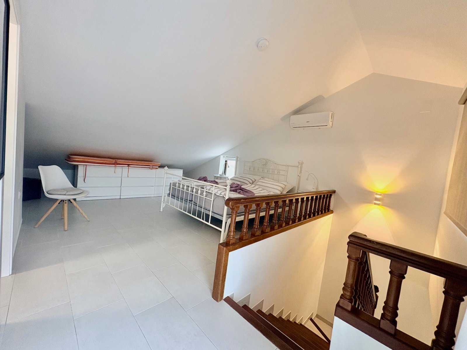 Maison mitoyenne d'angle avec 4 chambres, 2 salles de bains et piscine commune, à seulement 100 m de la plage de Cabo Roig