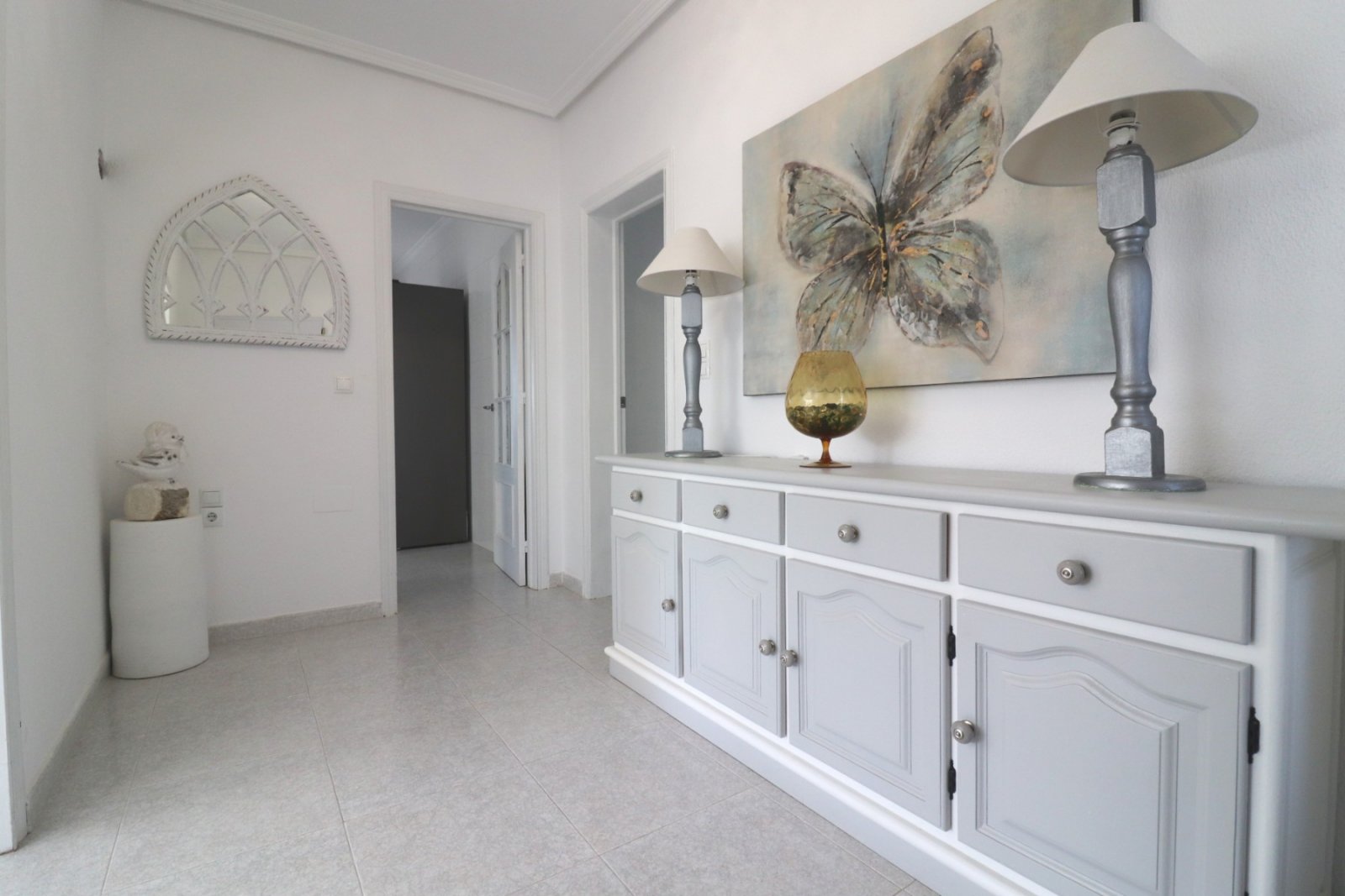 Villa avec 4 chambres, 2 salles de bains, piscine privée et garage