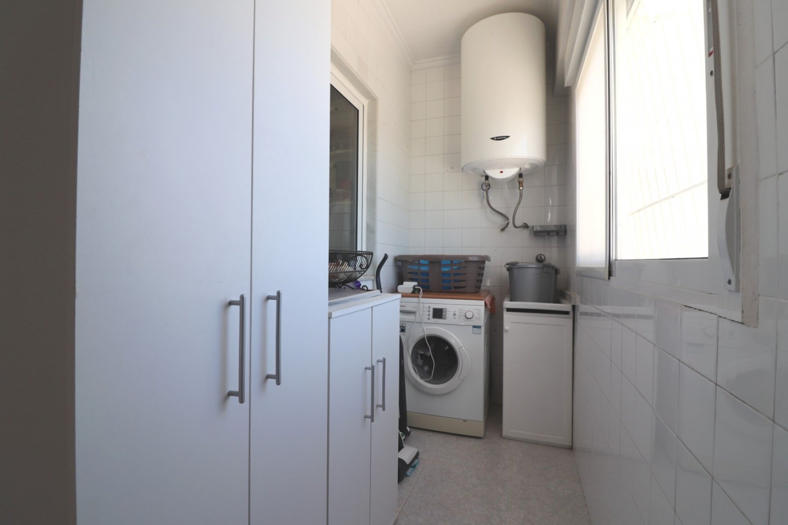Villa avec 4 chambres, 2 salles de bains, piscine privée et garage