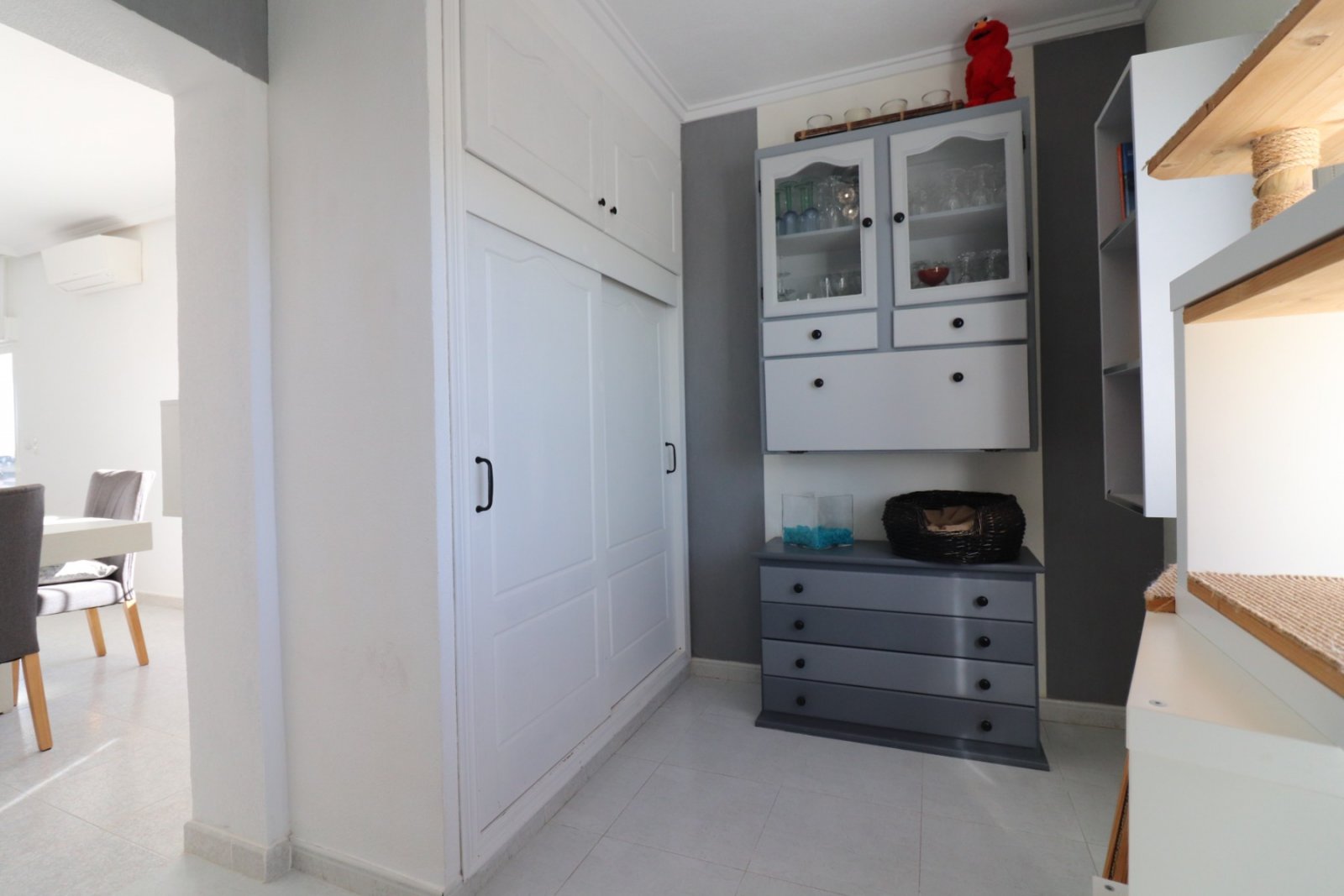 Villa avec 4 chambres, 2 salles de bains, piscine privée et garage