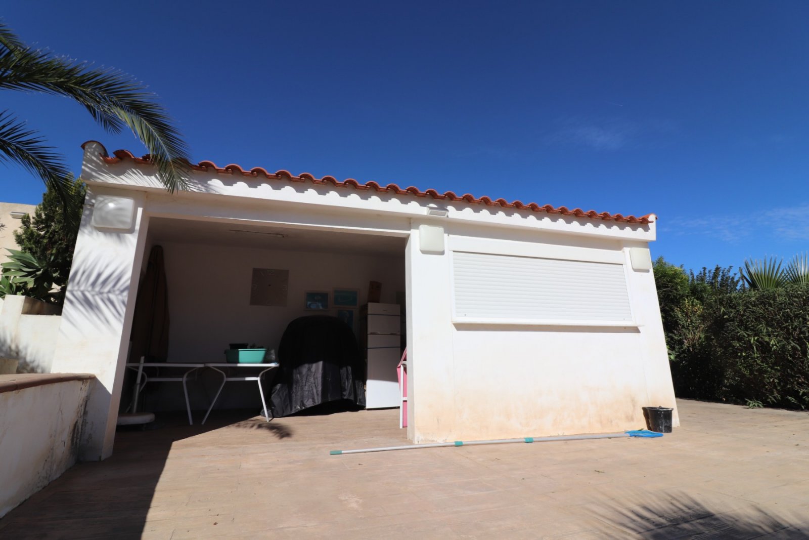 Villa avec 4 chambres, 2 salles de bains, piscine privée et garage