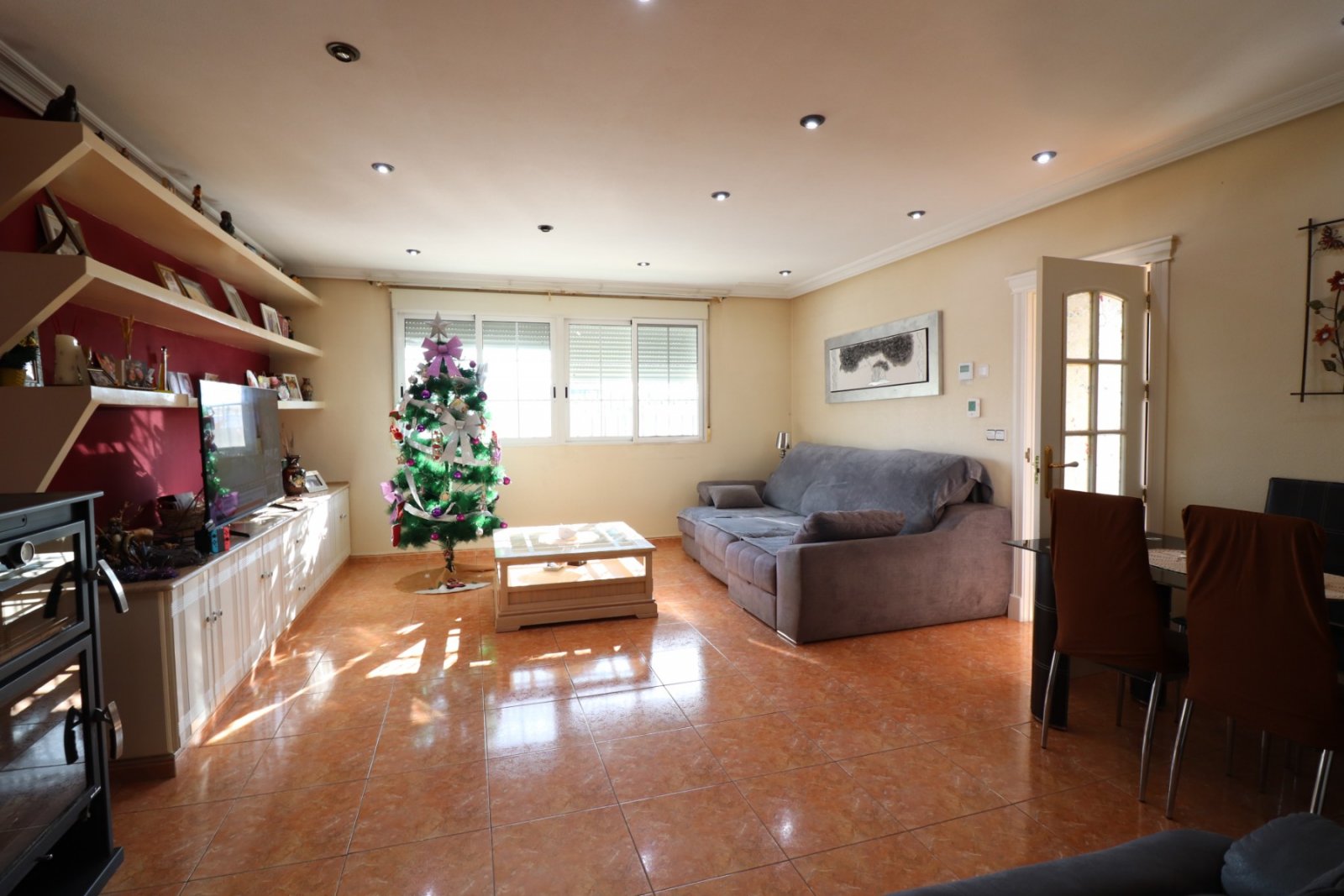 Villa avec 3 chambres, 1 salle de bain, 1 WC invités, garage et piscine privée