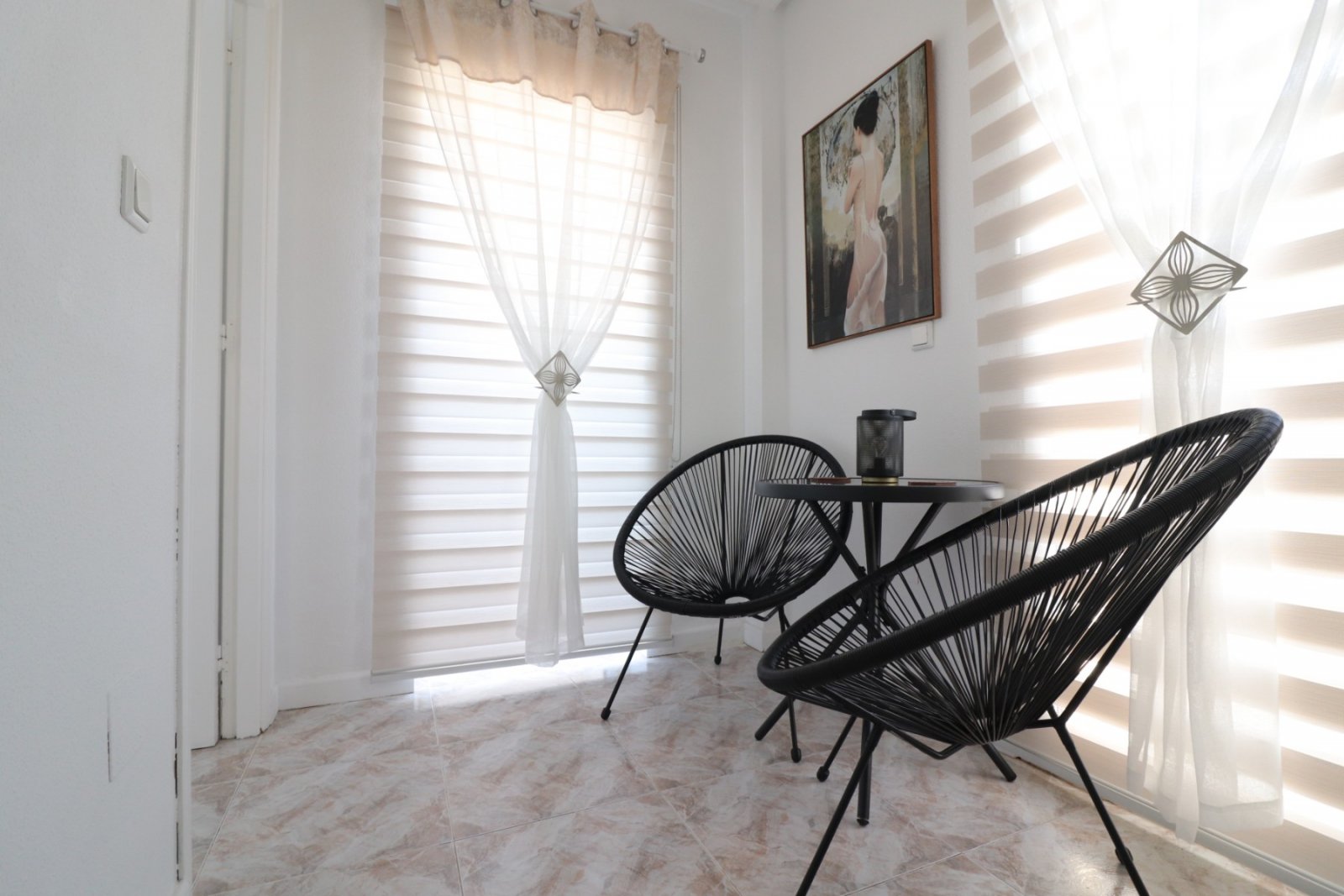 Villa avec 3 chambres, 2 salles de bains, terrasse sur le toit, place de parking et piscine commune