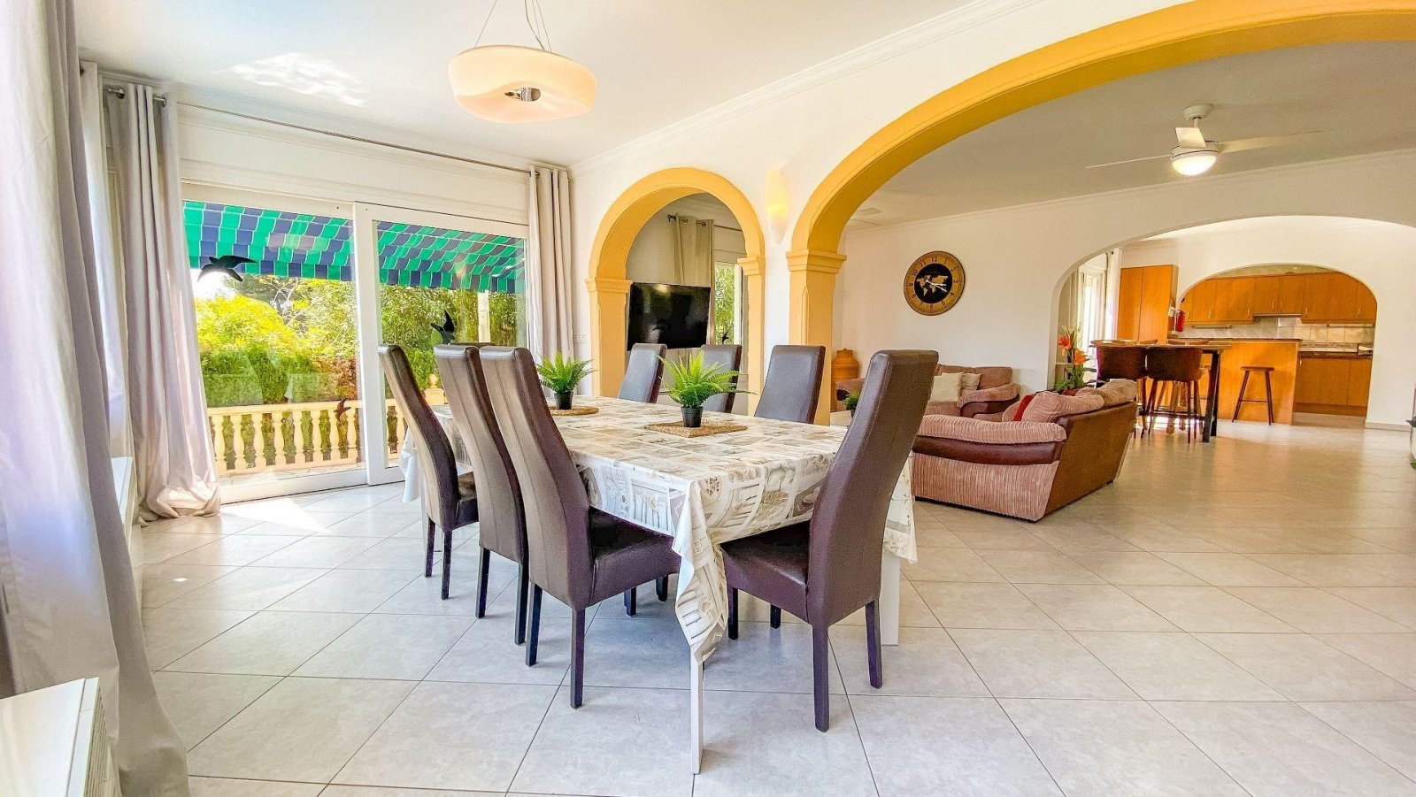 Ansprechende Villa mit 3 Schlafzimmern, 2 Bädern, Garage, Privatpool, Meerblick und Blick auf den Peñon de Ifach