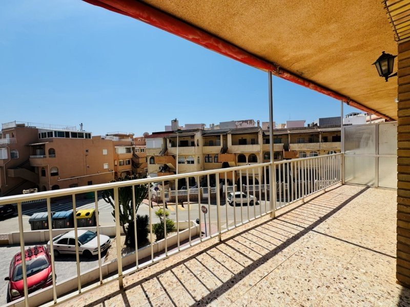 La Mata: Appartement avec 2 chambres, 1 salle de bains et une grande terrasse, à seulement 50 m de la plage 