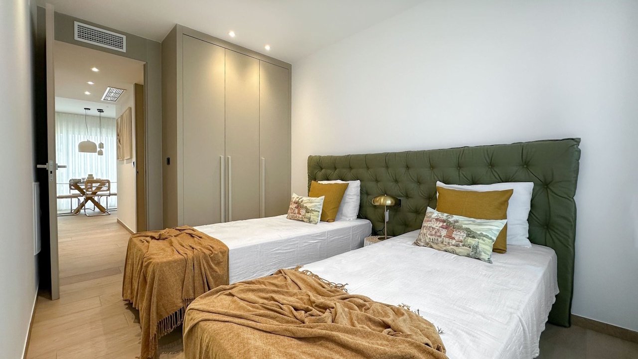 Appartements au dernier étage de 2 chambres à coucher, 2 salles de bain, air conditionné et piscine commune dans le La Finca Golf Resort