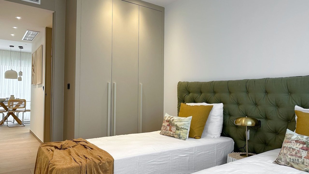 Appartements au dernier étage de 2 chambres à coucher, 2 salles de bain, air conditionné et piscine commune dans le La Finca Golf Resort