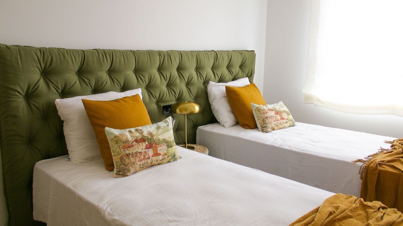 Appartements au dernier étage de 2 chambres à coucher, 2 salles de bain, air conditionné et piscine commune dans le La Finca Golf Resort