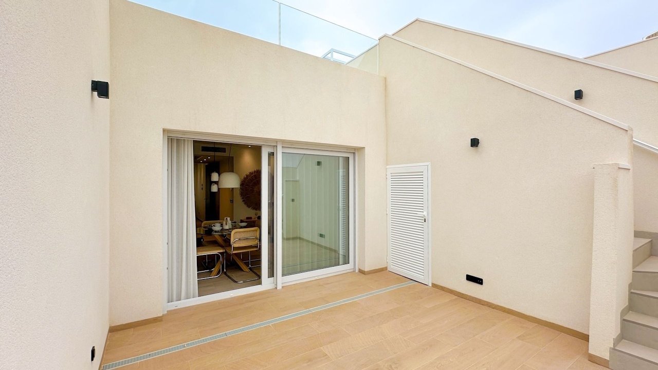 Appartements au dernier étage de 2 chambres à coucher, 2 salles de bain, air conditionné et piscine commune dans le La Finca Golf Resort