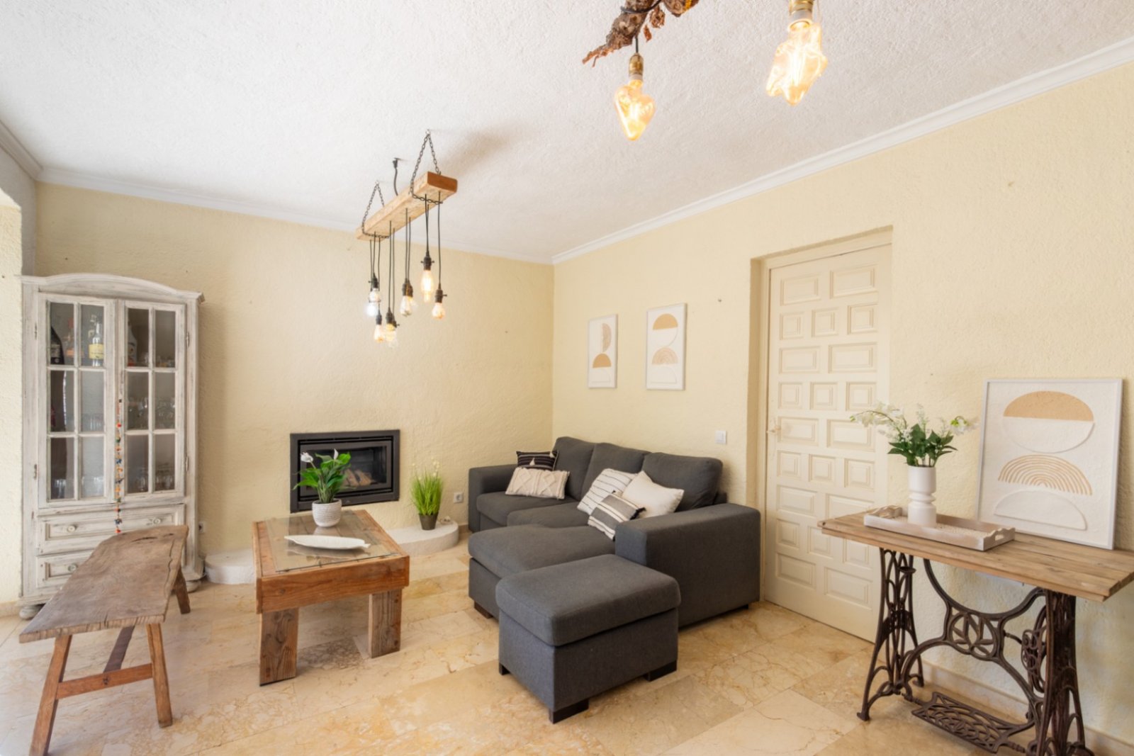 Villa avec 4 chambres, appartement séparé pour les invités et grande piscine privée