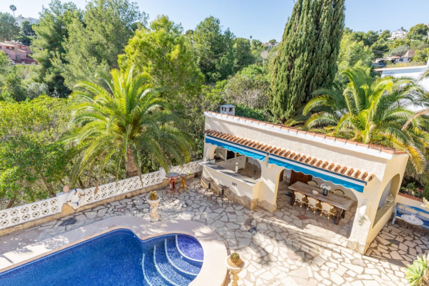 Villa avec 4 chambres, appartement séparé pour les invités et grande piscine privée