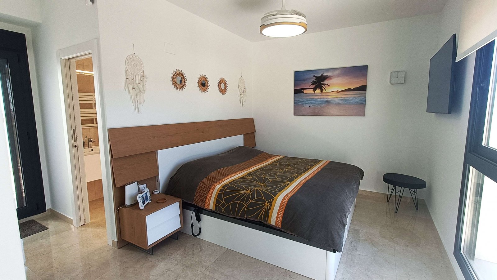 Superbe villa comprenant 3 chambres, 3 salles de bains, une terrasse sur le toit et une piscine privée au sein du complexe La Finca Golf and Spa Resor