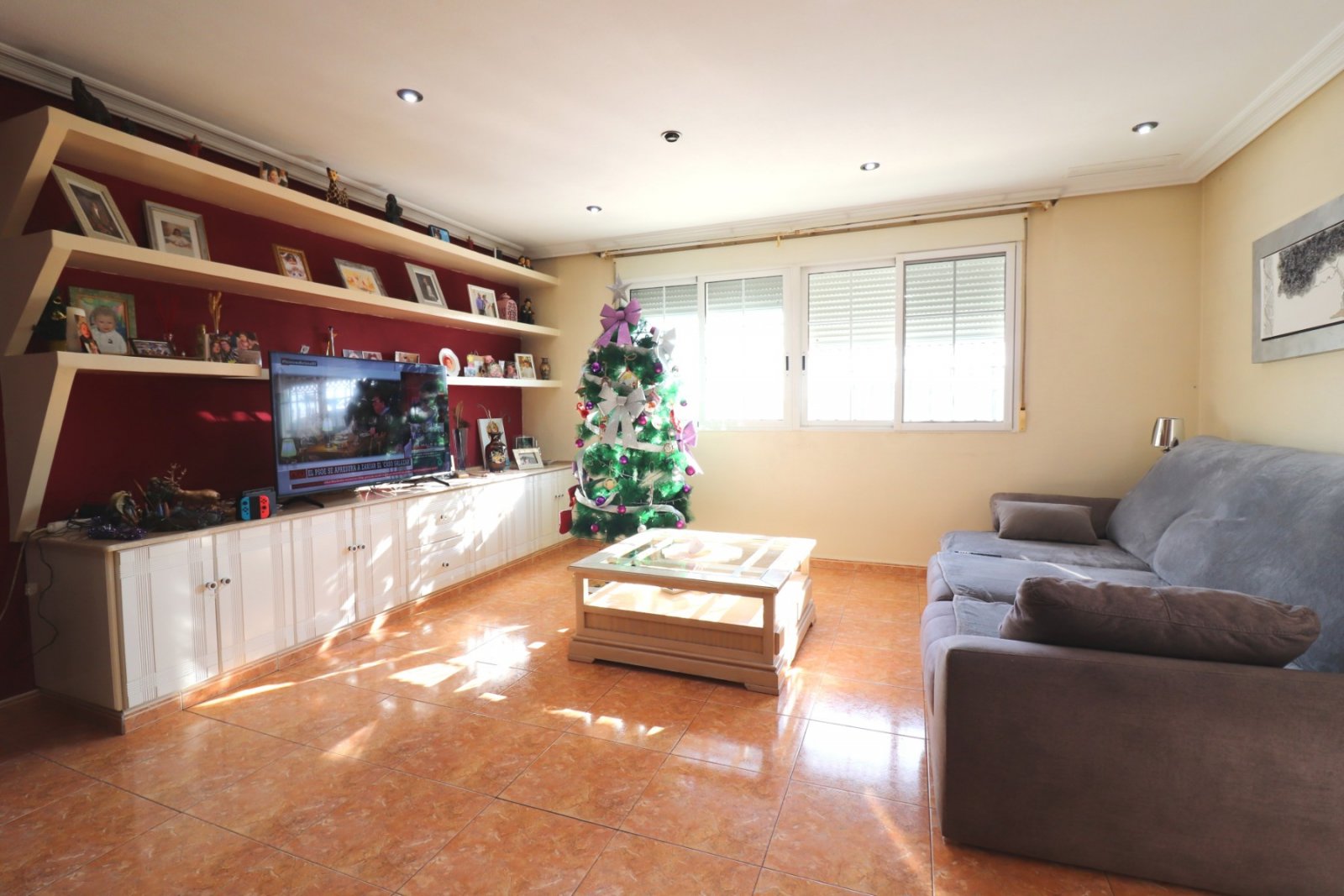 Villa avec 3 chambres, 1 salle de bain, 1 WC invités, garage et piscine privée