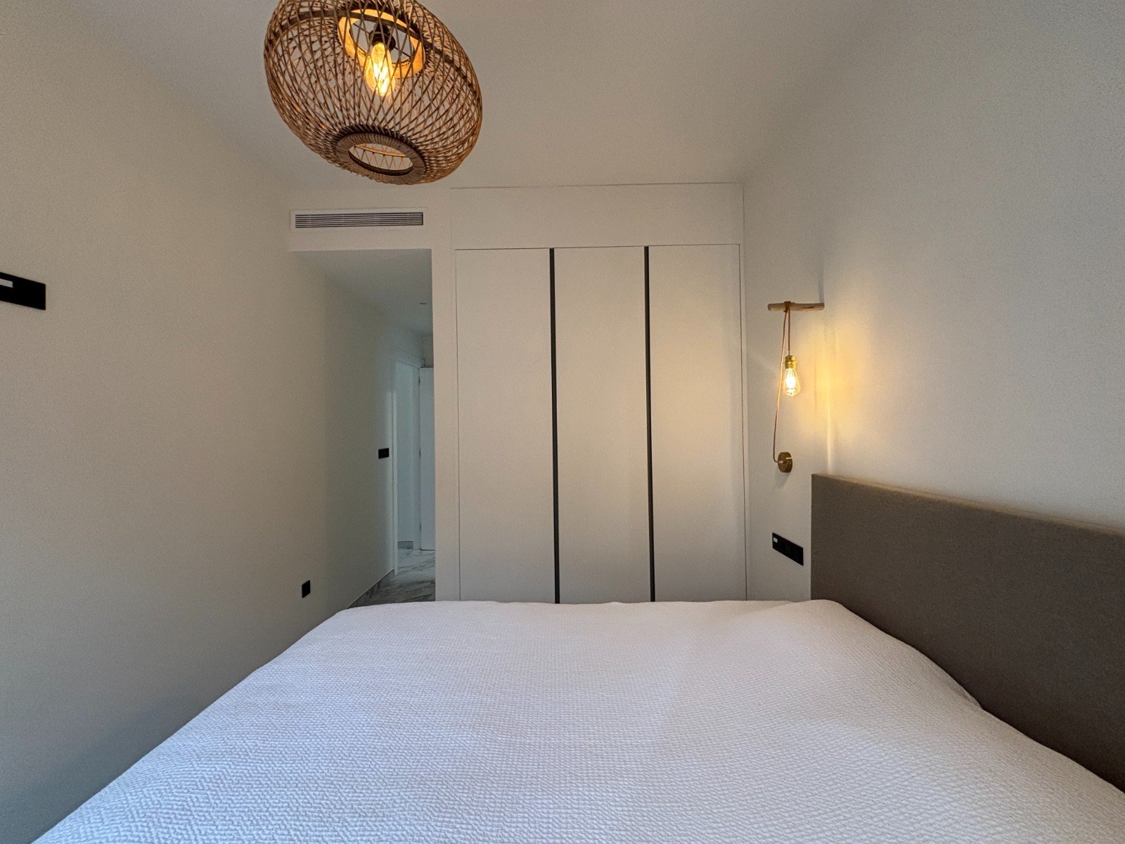 Penthouse avec 2 chambres, 2 salles de bains, terrasse sur le toit et place de parking souterrain, à seulement 700 m de la plage