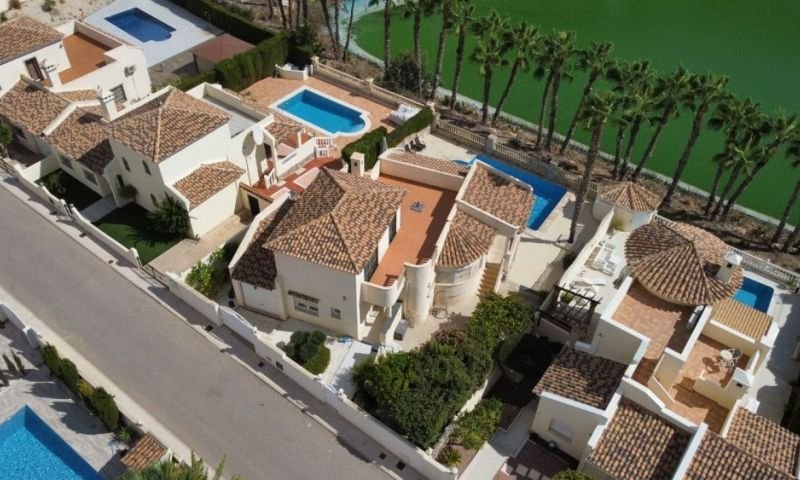 Freistehende Villa mit privatem Pool, Garage und herrlicher Aussicht am Golfplatz Las Ramblas