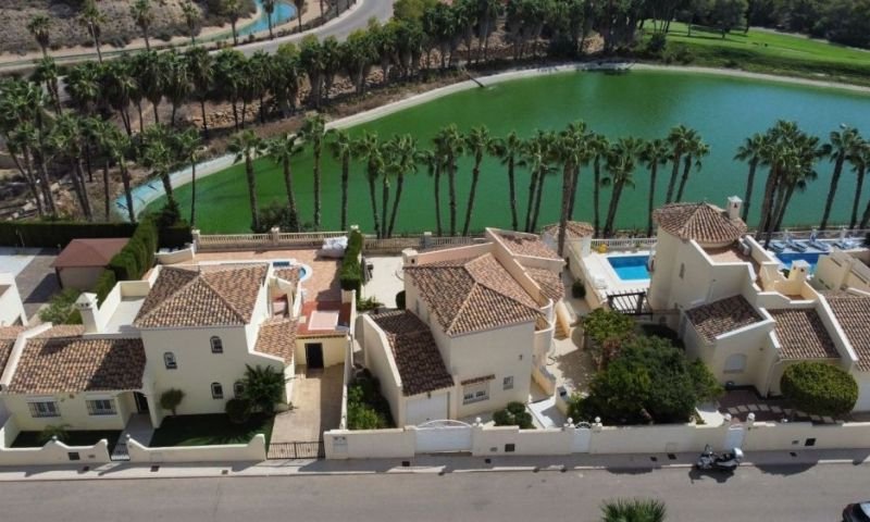 Freistehende Villa mit privatem Pool, Garage und herrlicher Aussicht am Golfplatz Las Ramblas