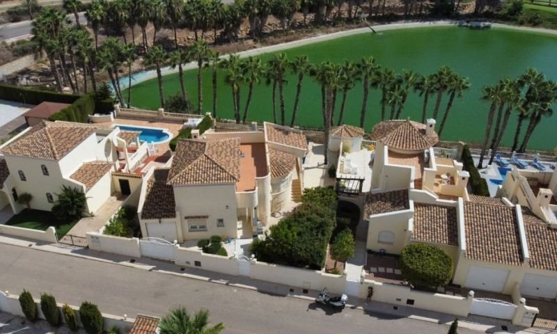 Freistehende Villa mit privatem Pool, Garage und herrlicher Aussicht am Golfplatz Las Ramblas