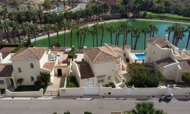Freistehende Villa mit privatem Pool, Garage und herrlicher Aussicht am Golfplatz Las Ramblas