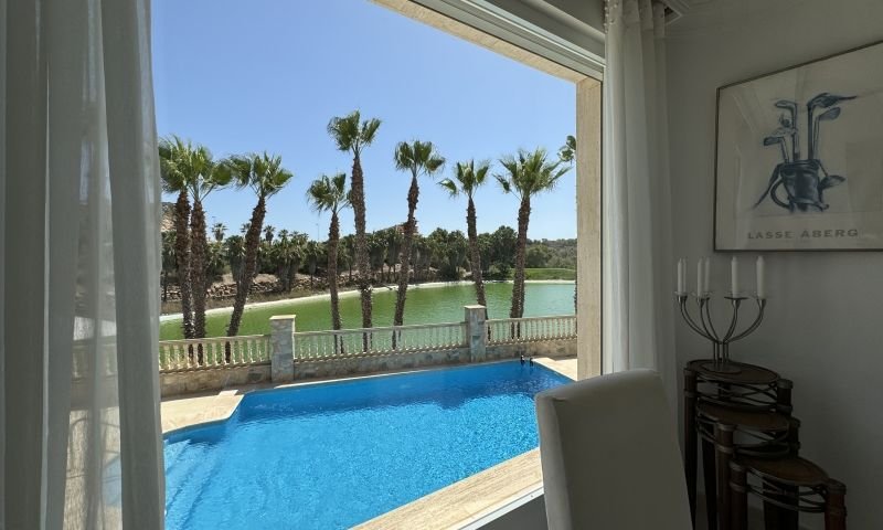 Freistehende Villa mit privatem Pool, Garage und herrlicher Aussicht am Golfplatz Las Ramblas