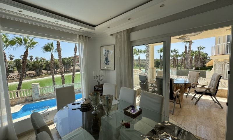 Freistehende Villa mit privatem Pool, Garage und herrlicher Aussicht am Golfplatz Las Ramblas
