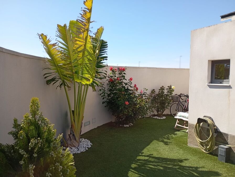 Villa de prestige comprenant 3 chambres, 2 salles de bains, un garage et une piscine privée