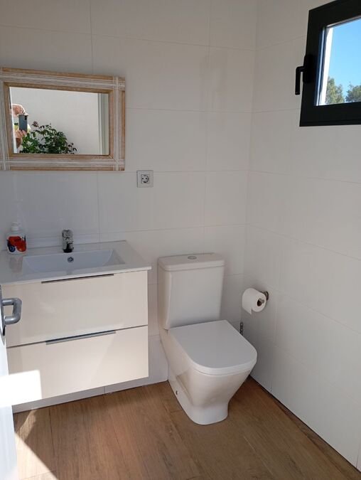 Villa de prestige comprenant 3 chambres, 2 salles de bains, un garage et une piscine privée