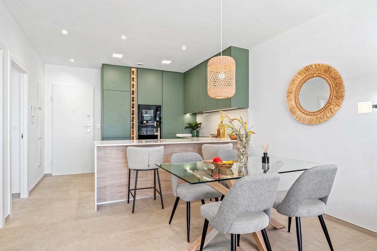 Penthouses de 3 chambres et 2 salles de bains avec terrasse sur le toit, parking privé et piscine commune dans le complexe La Serena Golf