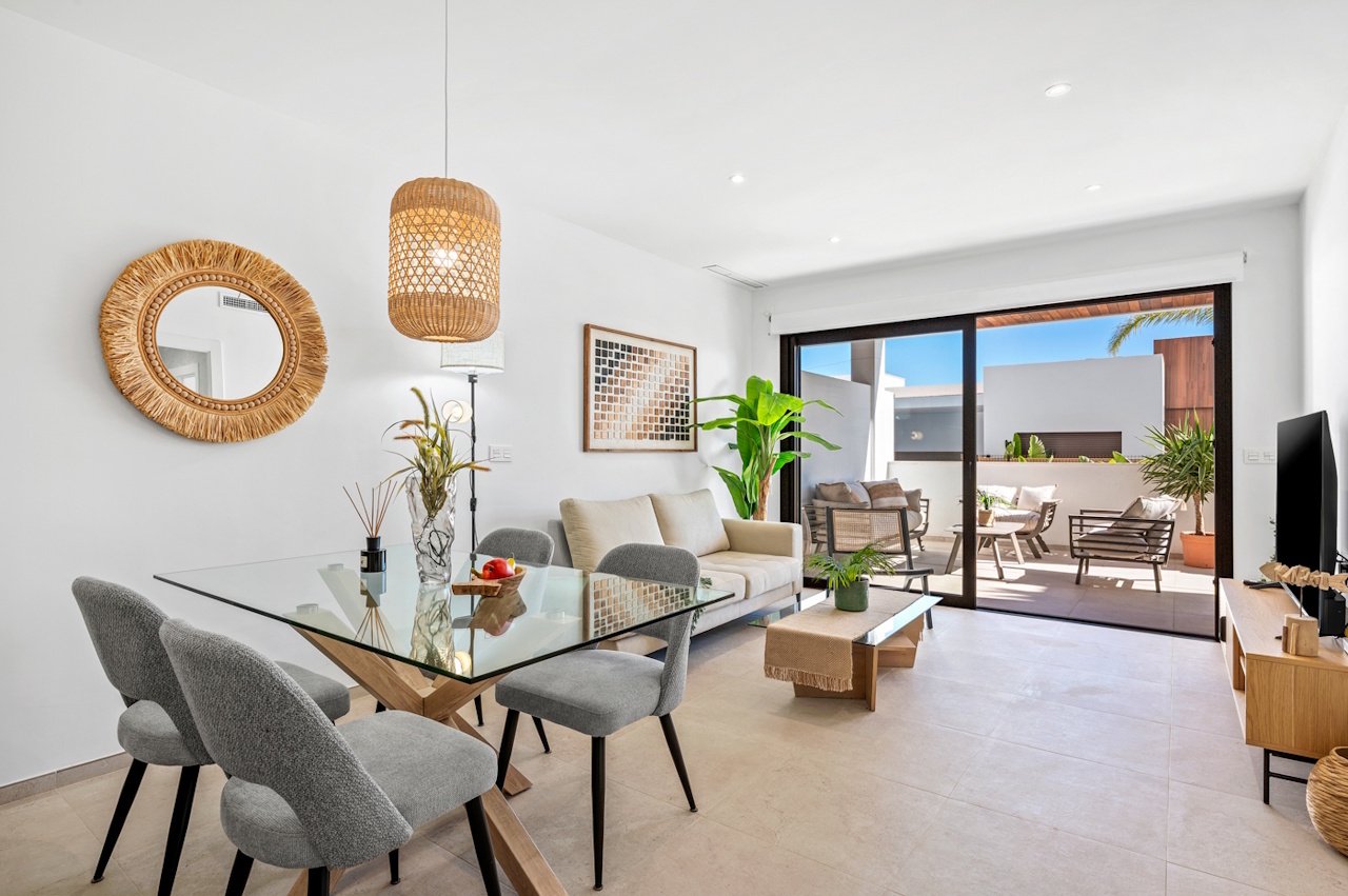 Penthouses de 3 chambres et 2 salles de bains avec terrasse sur le toit, parking privé et piscine commune dans le complexe La Serena Golf