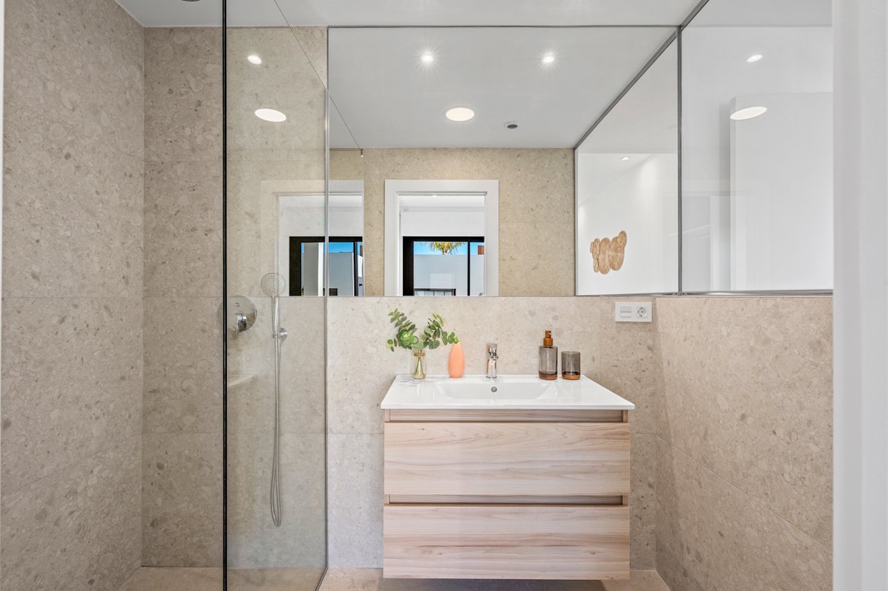 Penthouses de 3 chambres et 2 salles de bains avec terrasse sur le toit, parking privé et piscine commune dans le complexe La Serena Golf