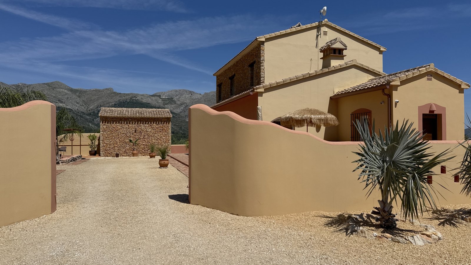 Une superbe villa avec un vaste terrain et une intimité totale, située près de Denia, Oliva et Jávea