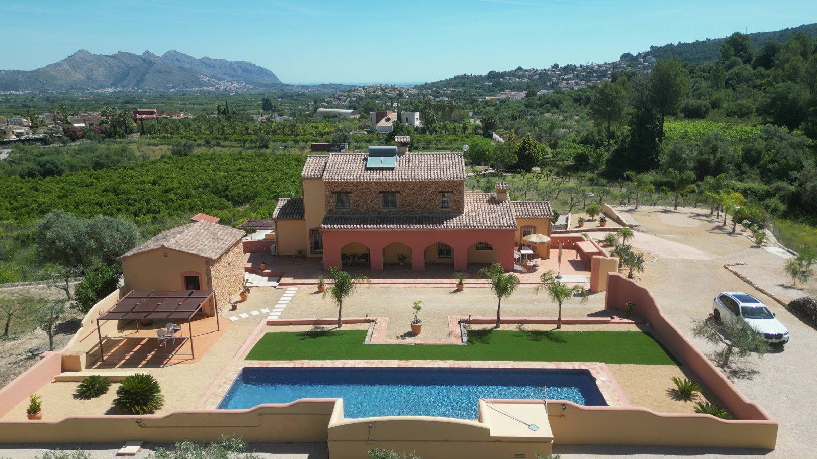 Une superbe villa avec un vaste terrain et une intimité totale, située près de Denia, Oliva et Jávea
