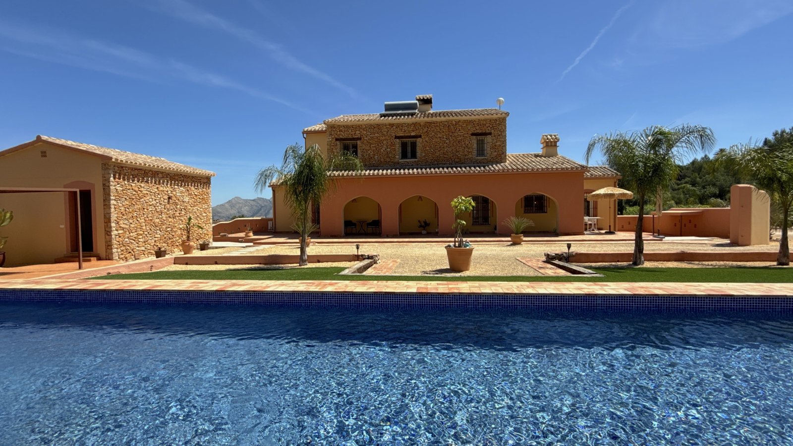 Une superbe villa avec un vaste terrain et une intimité totale, située près de Denia, Oliva et Jávea
