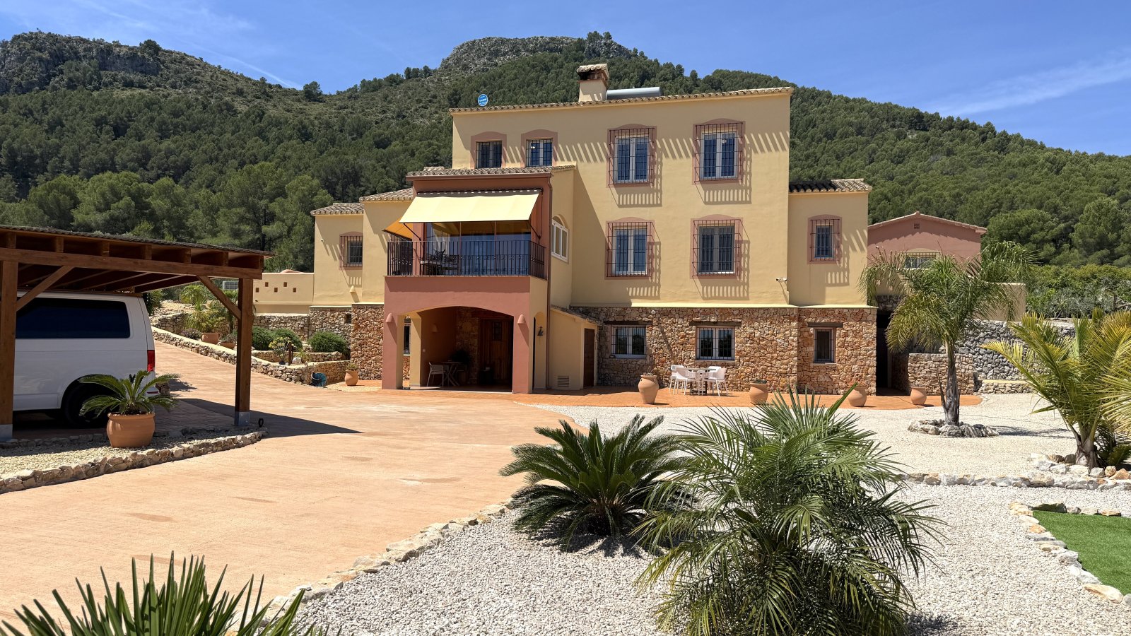 Une superbe villa avec un vaste terrain et une intimité totale, située près de Denia, Oliva et Jávea