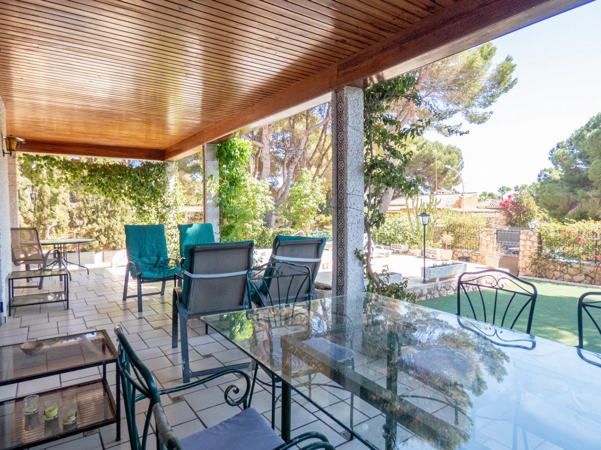 Jolie villa de plain-pied de 268 m2 habitables sur 800 m2 de terrain