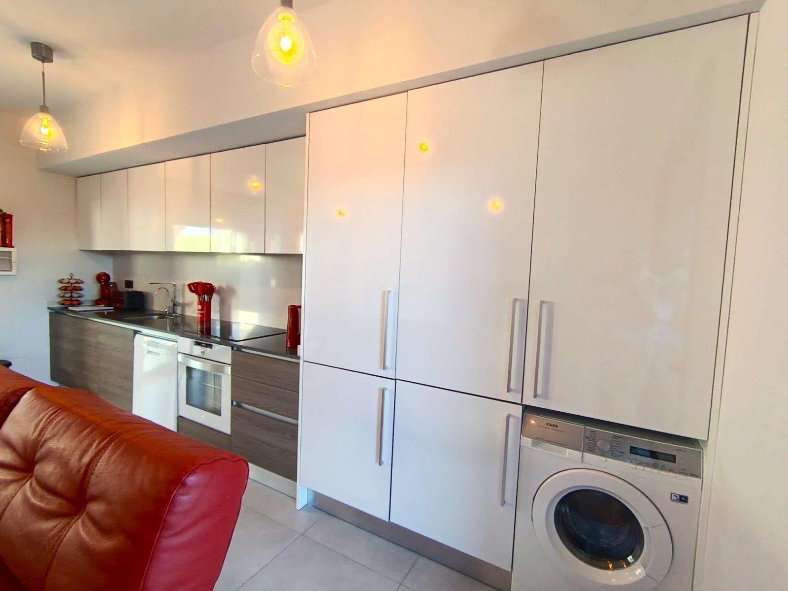 Appartement au rez-de-chaussée comprenant 2 chambres, 2 salles de bains, une place de parking et une piscine commune au La Finca Golf Resort